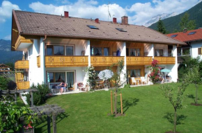 Гостиница Ferienapartmenthaus Hubertushof  Миттенвальд